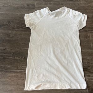 Lululemon Swiftly Tech Short Sleeve (Size 2)